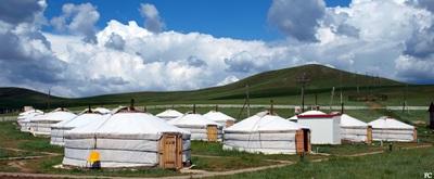 Yourtes dans la steppe