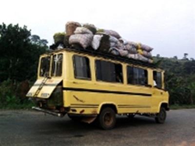 Le tro-tro, transport local au Ghana Le tro-tro, transport local au Ghana