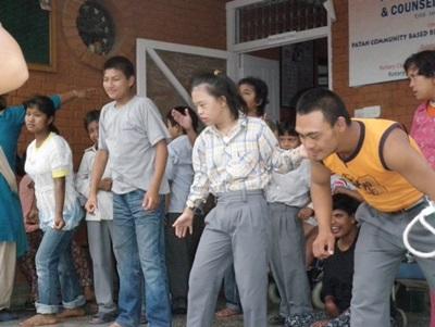 Les élèves durant la classe de danse Les élèves durant la classe de danse