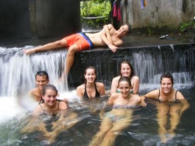 Dans les sources d'eau chaude Dans les sources d'eau chaude