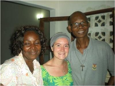 Pascale dans sa famille d'accueil au Togo Pascale dans sa famille d'accueil au Togo