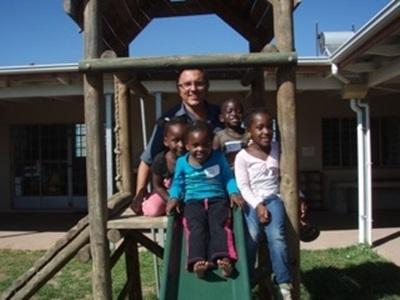 Pierre, volontaire dans une crèche d'un township sud-africain Pierre, volontaire dans une crèche d'un township sud-africain