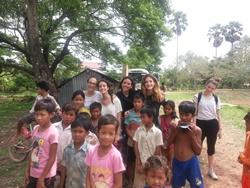 Voluntarios de Trabajo social en Camboya con niños Voluntarios de Projects Abroad en trabajo social en Camboya