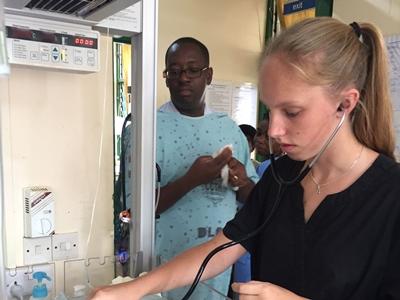 Britt van de Sande - Jongerenreis Geneeskunde in Ghana Britt van de Sande - Jongerenreis Geneeskunde in Ghana