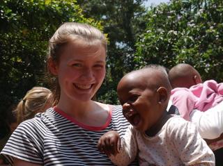 Cornelia Sletbak – Menneskerettigheter og Barn & Ungdom i Tanzania Cornelia Sletbak – Menneskerettigheter og Barn & Ungdom i Tanzania